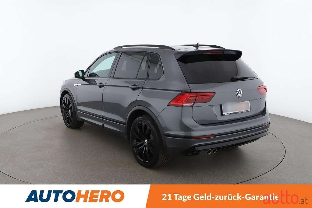 2019' Volkswagen Tiguan photo #3