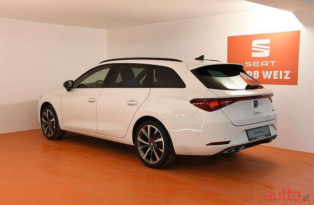 2022' SEAT Leon photo #3