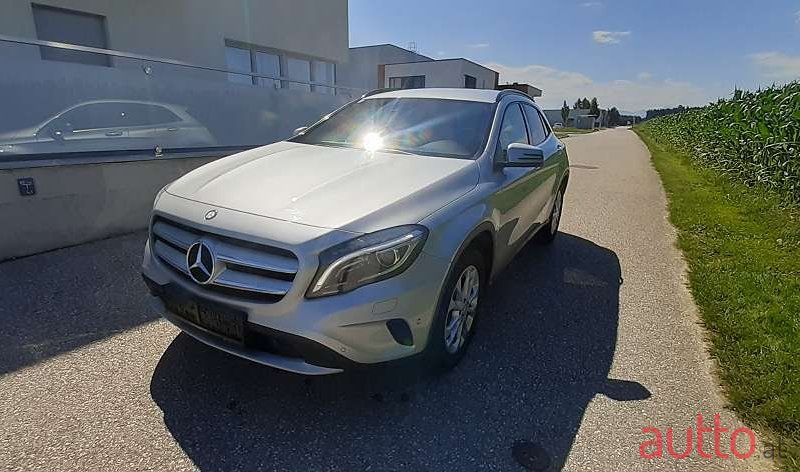 2015' Mercedes-Benz Gla-Klasse photo #1