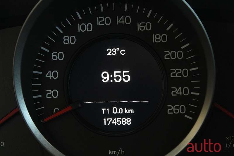 2014' Volvo V70 photo #2