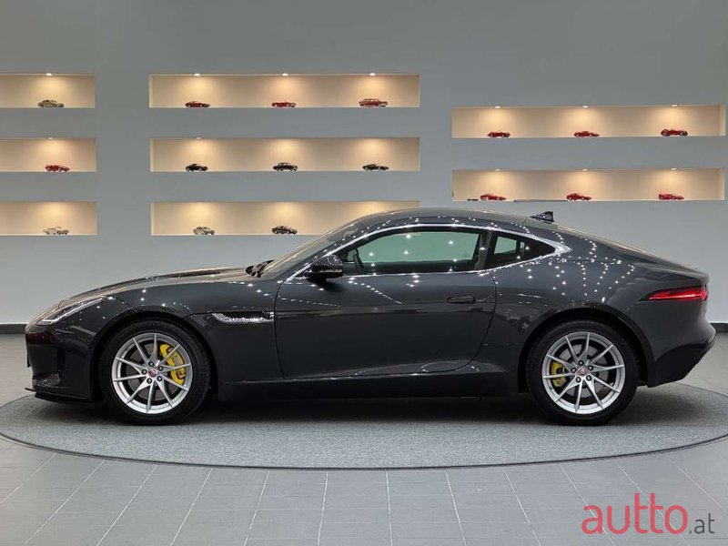 2019' Jaguar F-Type photo #2