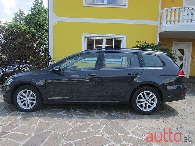 2019' Volkswagen Golf photo #5