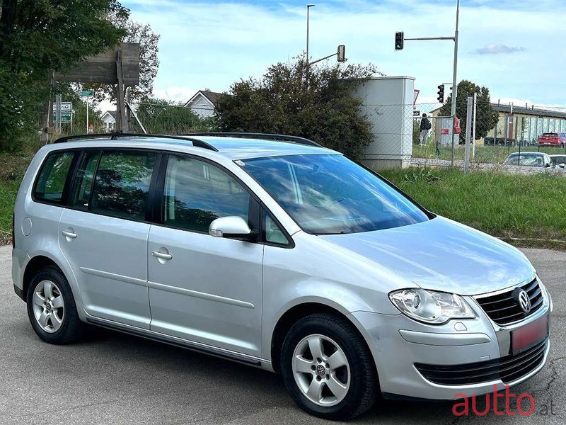 2008' Volkswagen Touran photo #4