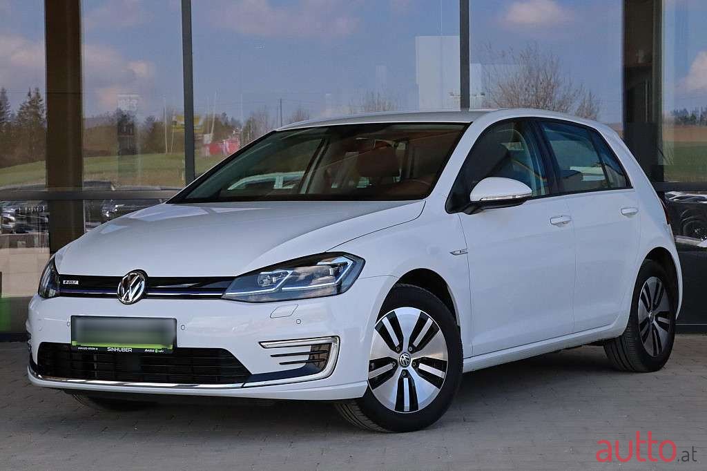2019' Volkswagen Golf photo #1
