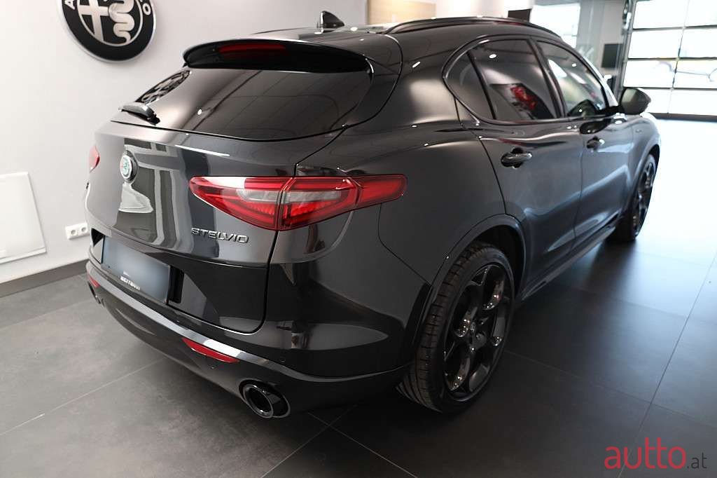 2021' Alfa Romeo Stelvio photo #2