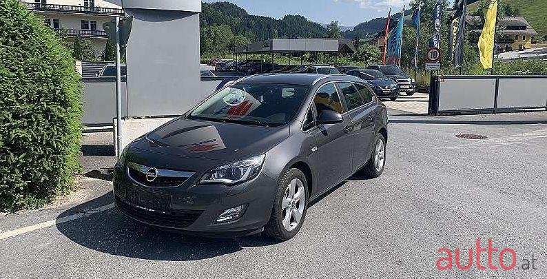 2012' Opel Astra photo #1