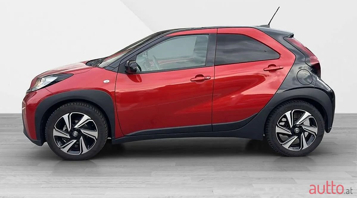 2022' Toyota Aygo photo #2