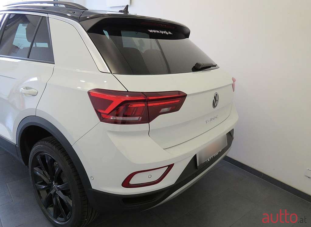 2023' Volkswagen T-Roc photo #3
