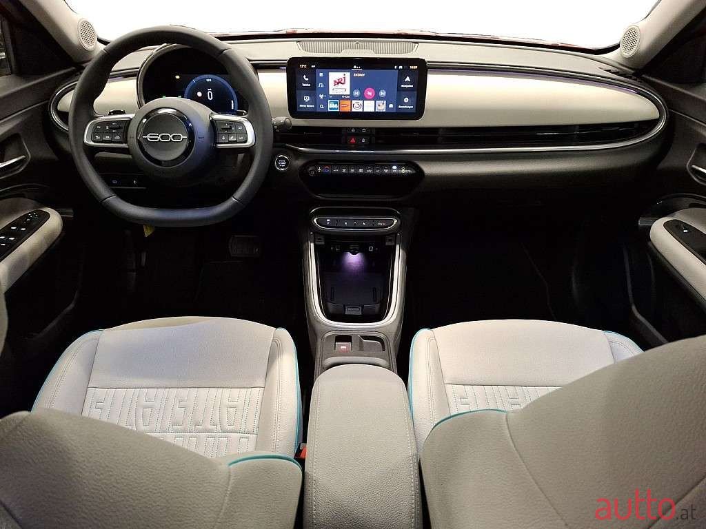 2024' Fiat 600 photo #5