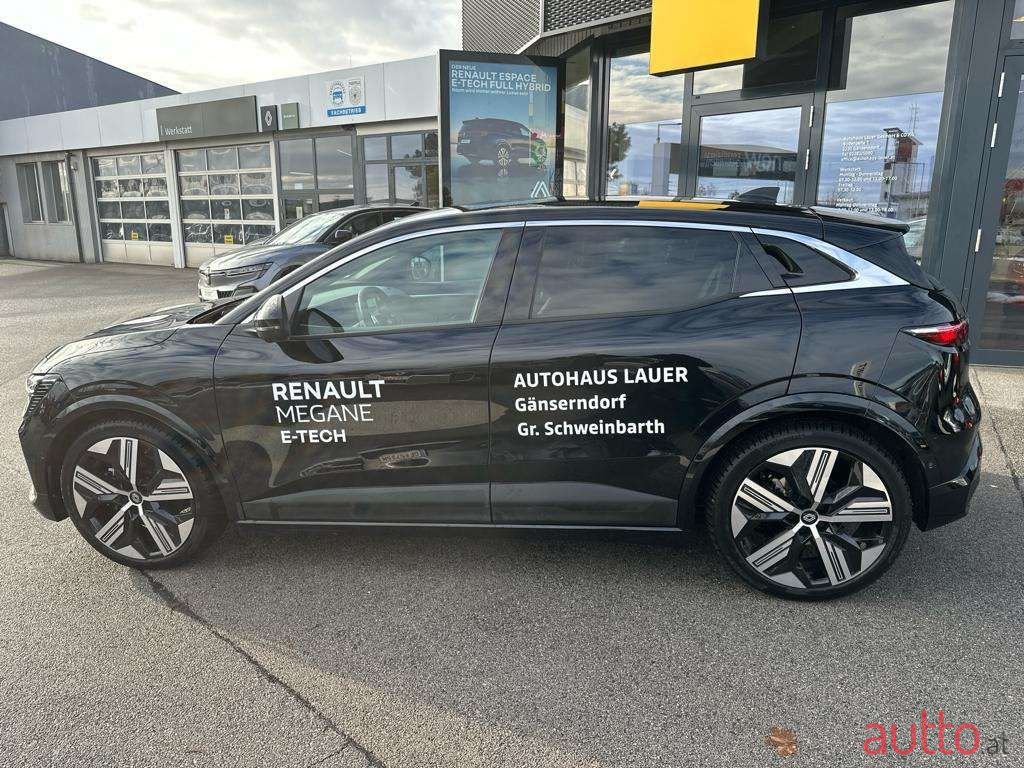 2023' Renault Megane photo #2