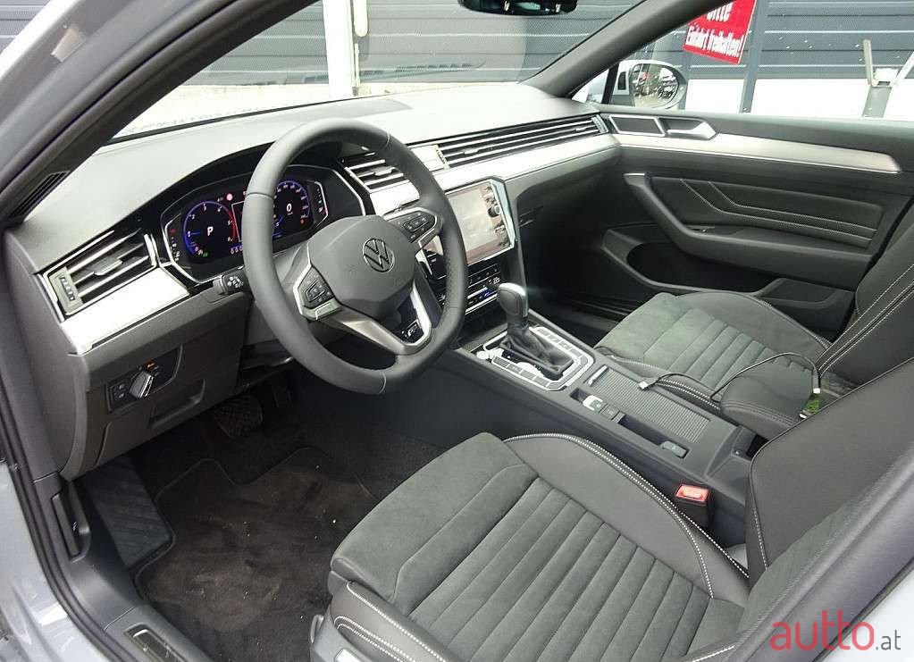 2023' Volkswagen Passat photo #6