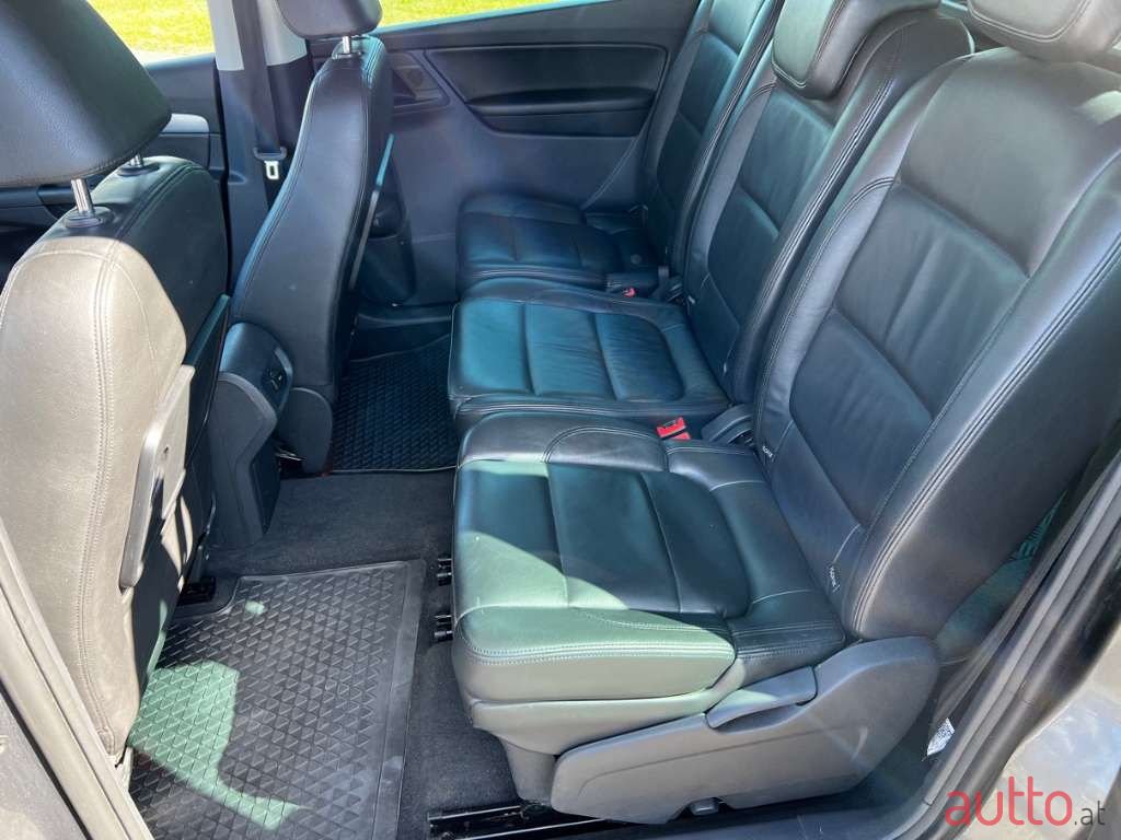 2011' Volkswagen Sharan photo #6