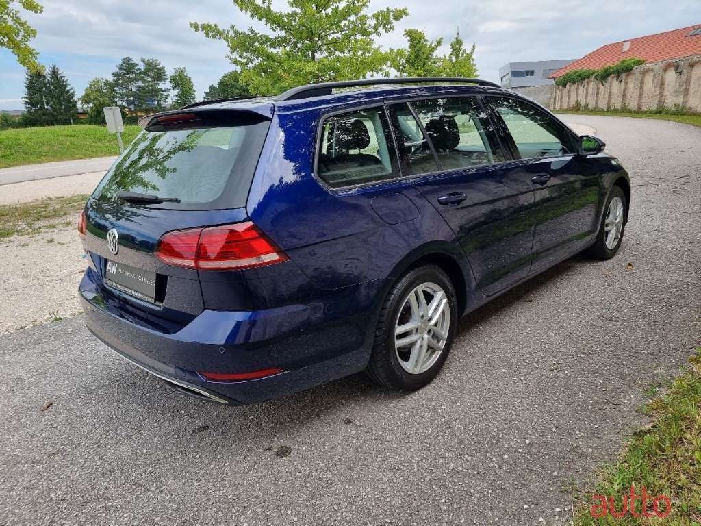 2018' Volkswagen Golf photo #6