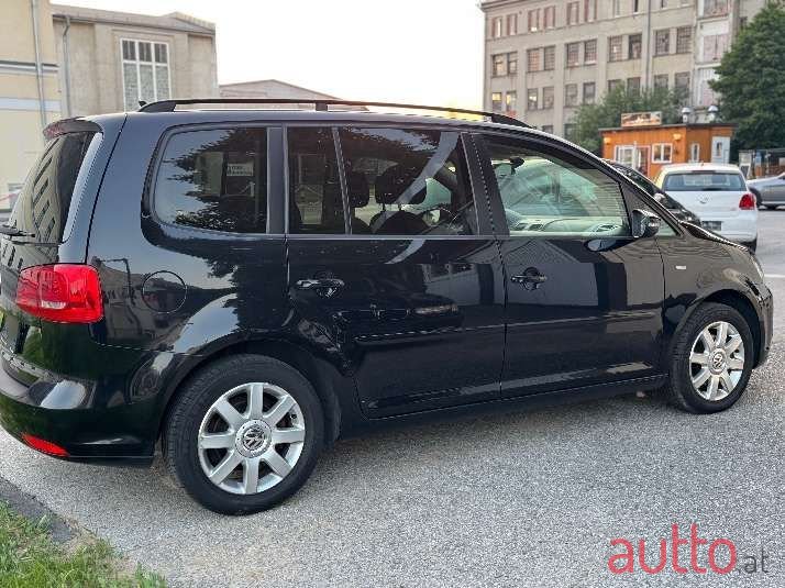 2013' Volkswagen Touran photo #5