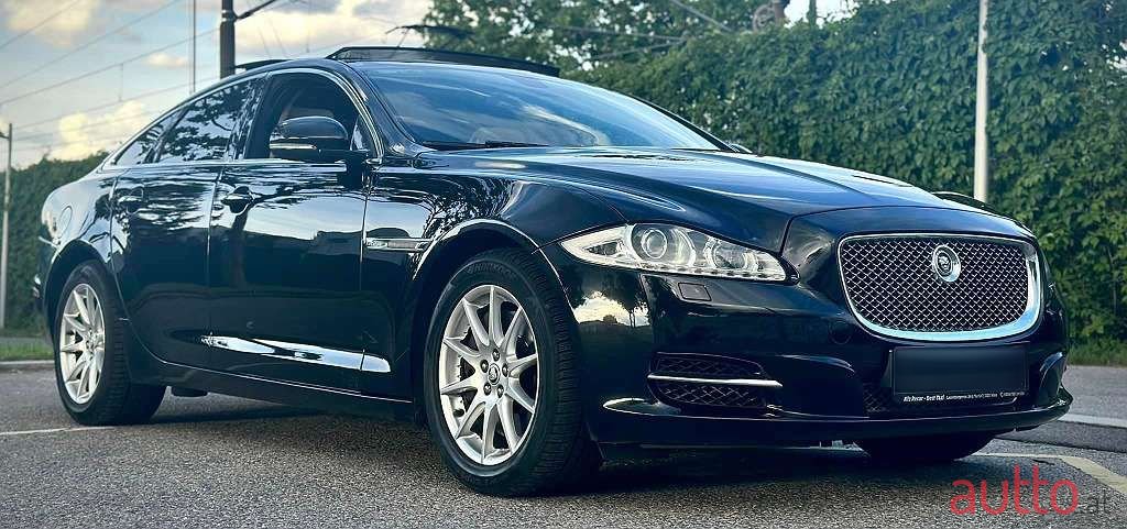 2012' Jaguar XJ photo #6
