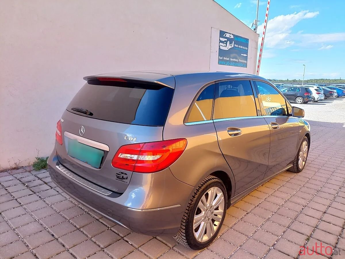 2013' Mercedes-Benz B-Klasse photo #5