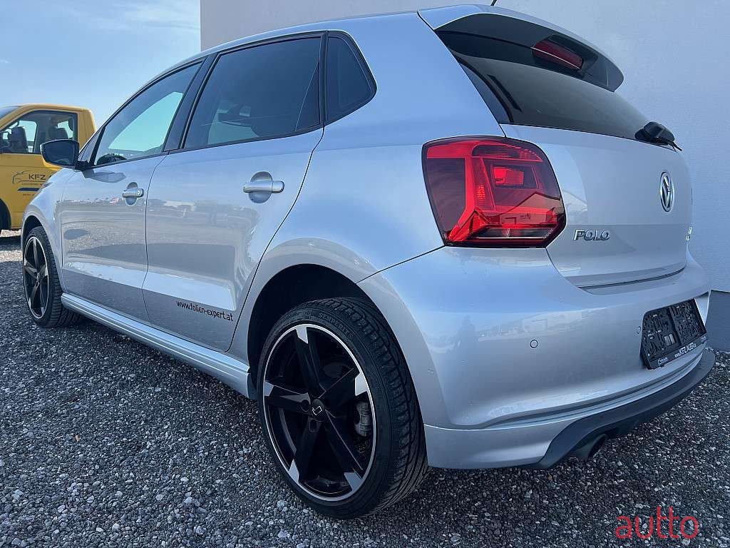 2015' Volkswagen Polo photo #6