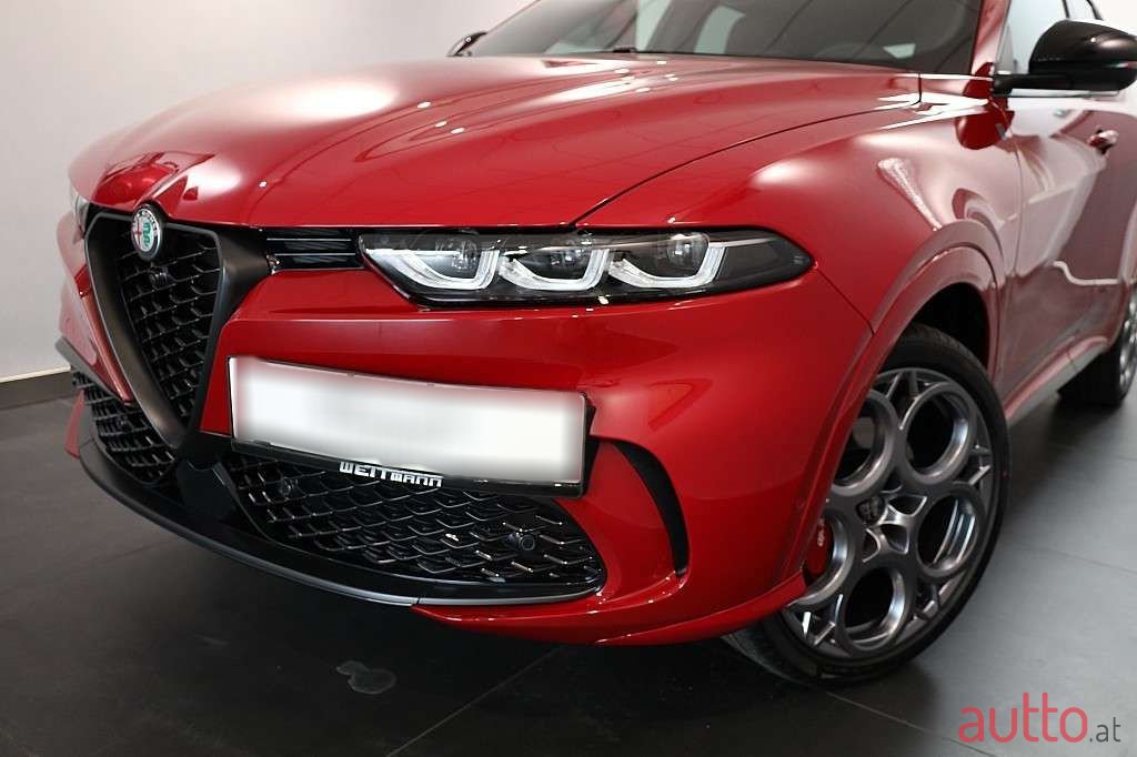 2024' Alfa Romeo Tonale photo #2