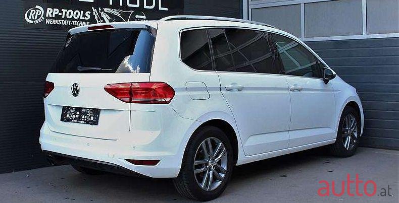 2015' Volkswagen Touran photo #1