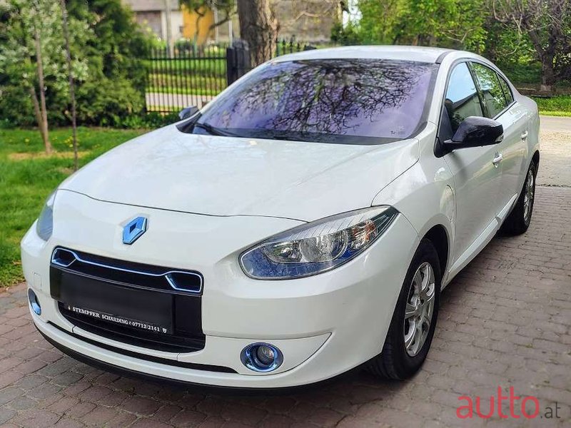 2012' Renault Fluence photo #3