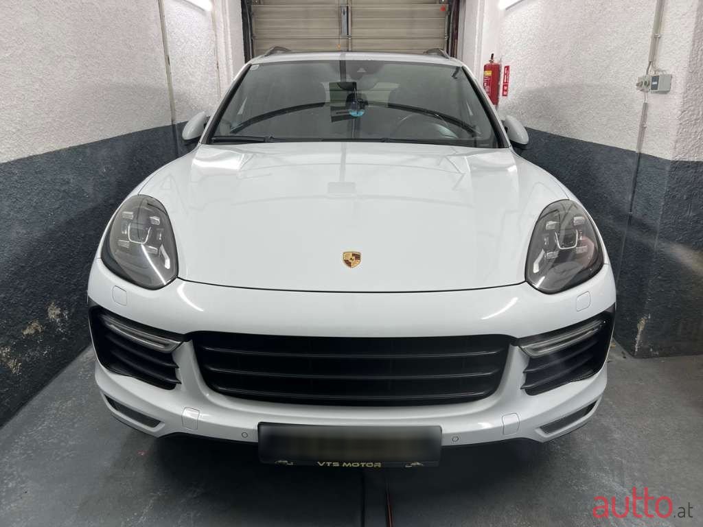 2015' Porsche Cayenne photo #2