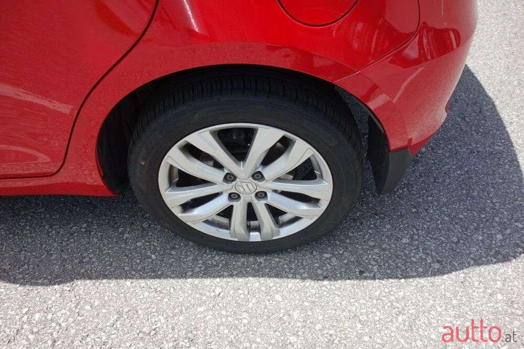 2014' Suzuki Swift photo #4