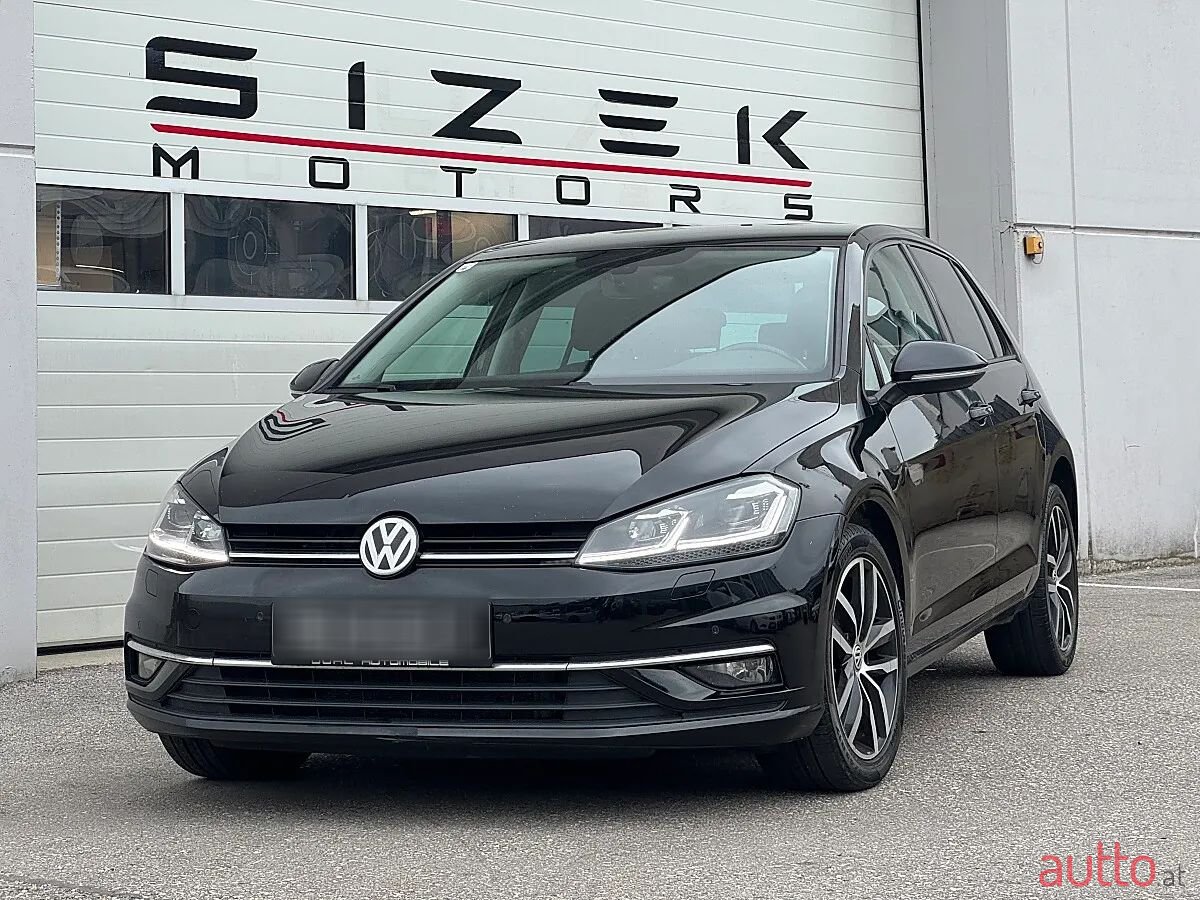 2017' Volkswagen Golf photo #1