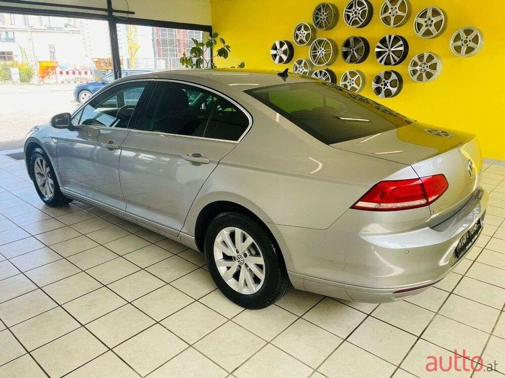 2019' Volkswagen Passat photo #2