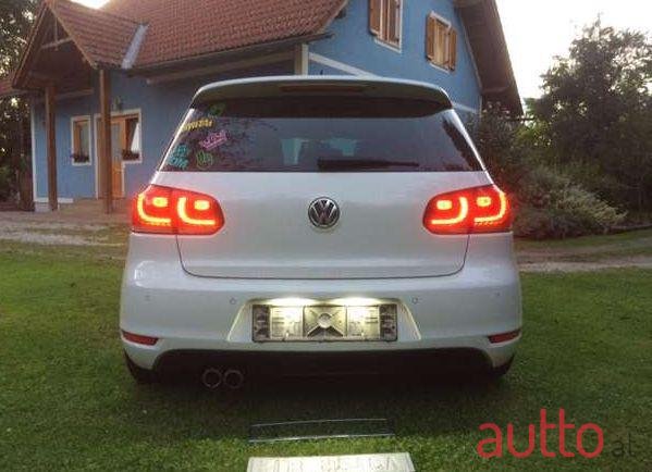 2010' Volkswagen Golf photo #2