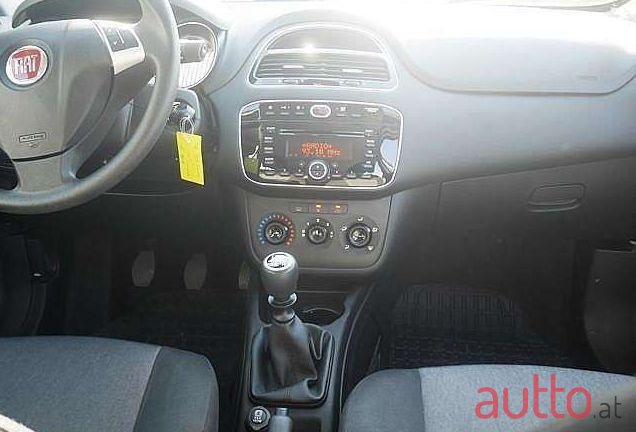 2015' Fiat Punto photo #3
