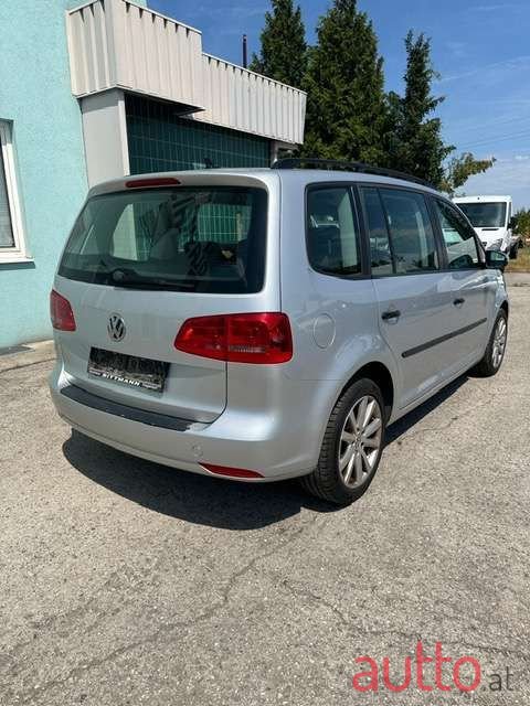 2014' Volkswagen Touran photo #3