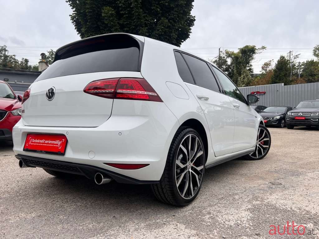 2015' Volkswagen Golf photo #4