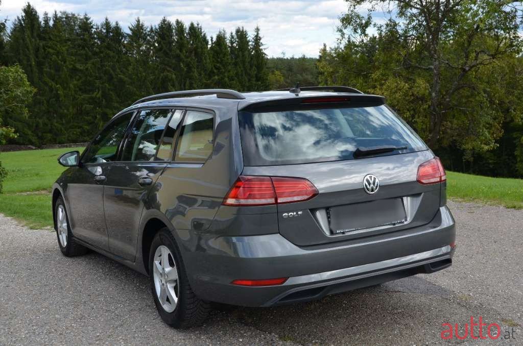 2018' Volkswagen Golf photo #4