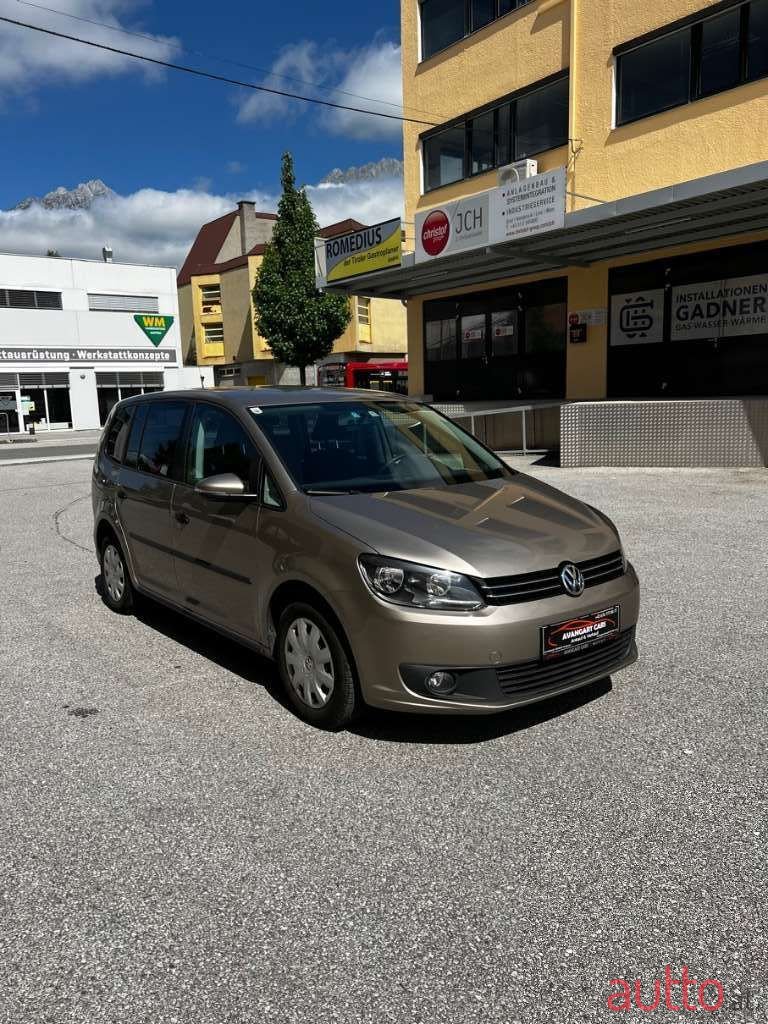 2012' Volkswagen Touran photo #3