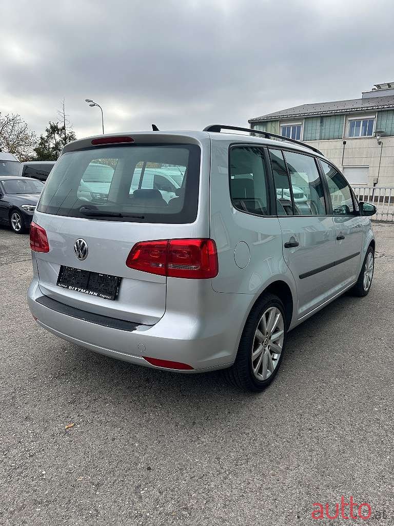 2014' Volkswagen Touran photo #3