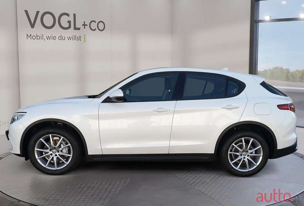 2018' Alfa Romeo Stelvio photo #2