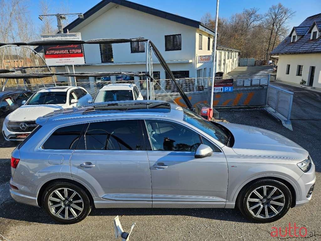2015' Audi Q7 photo #6
