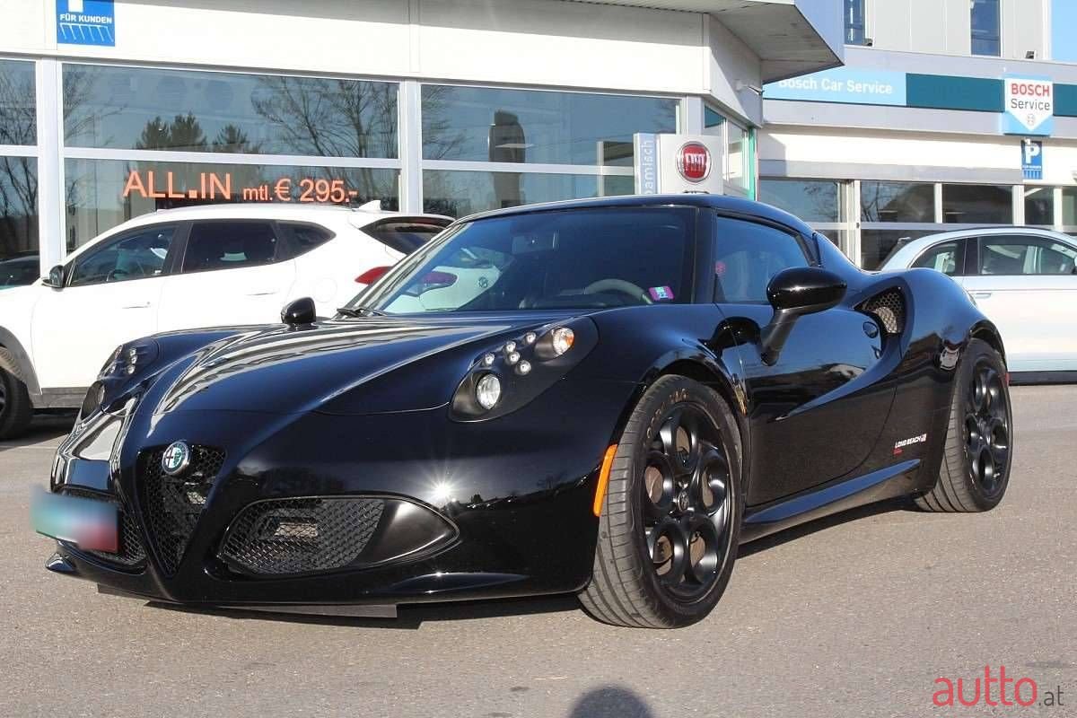 2015' Alfa Romeo 4C photo #1