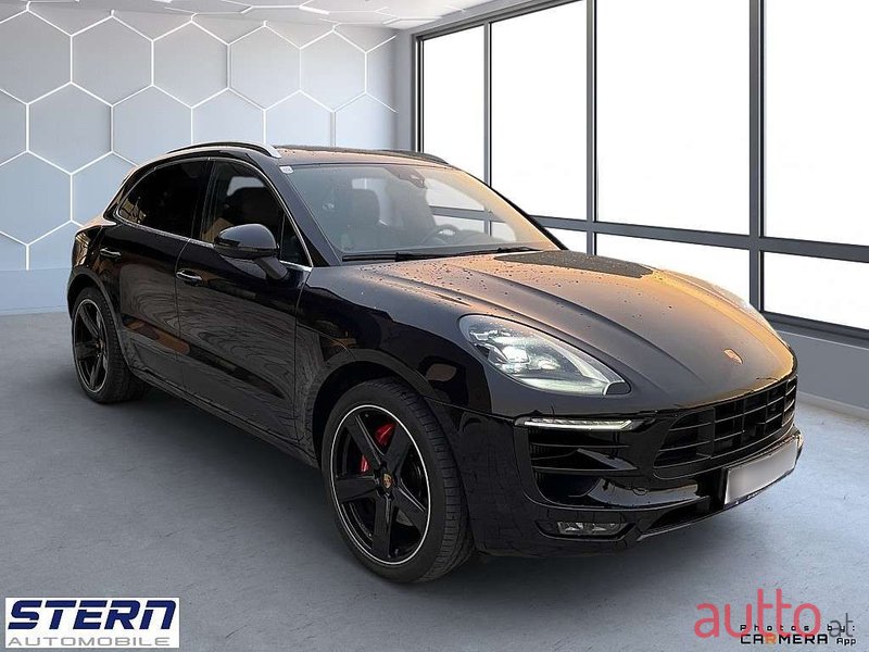 2018' Porsche Macan photo #2