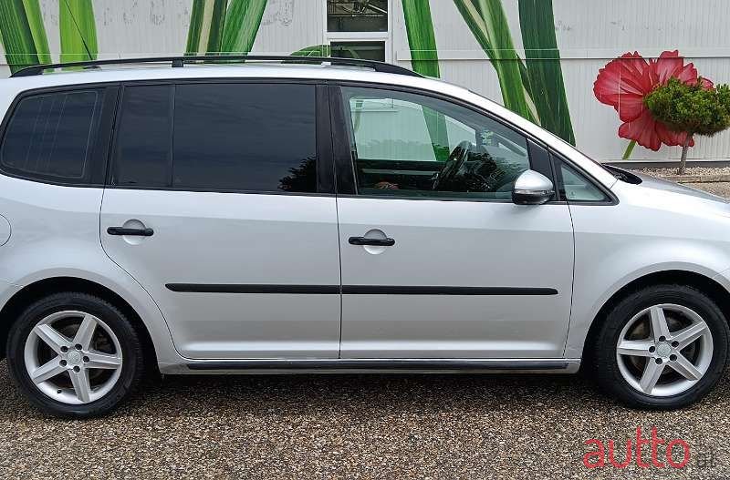 2013' Volkswagen Touran photo #4