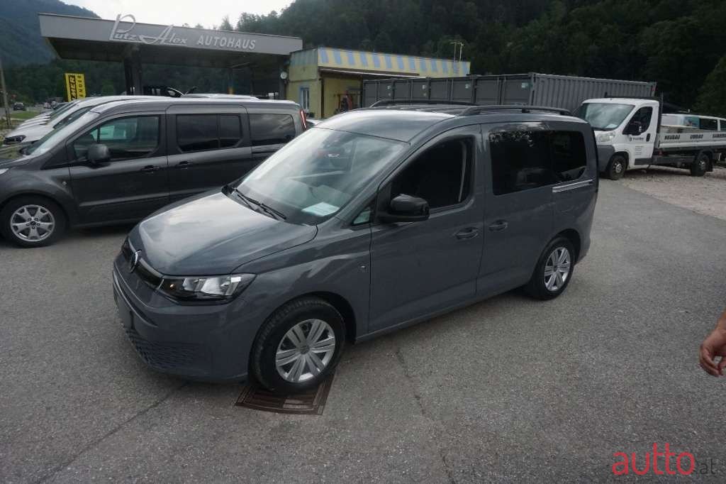 2023' Volkswagen Caddy photo #2
