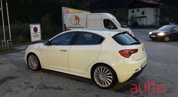 2012' Alfa Romeo Giulietta photo #1