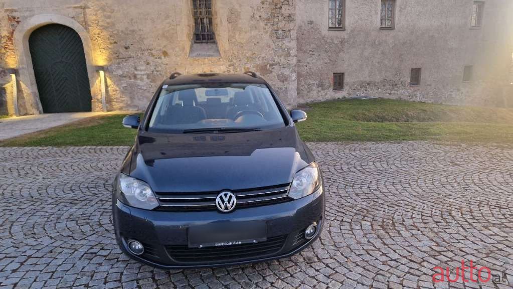 2012' Volkswagen Golf photo #3