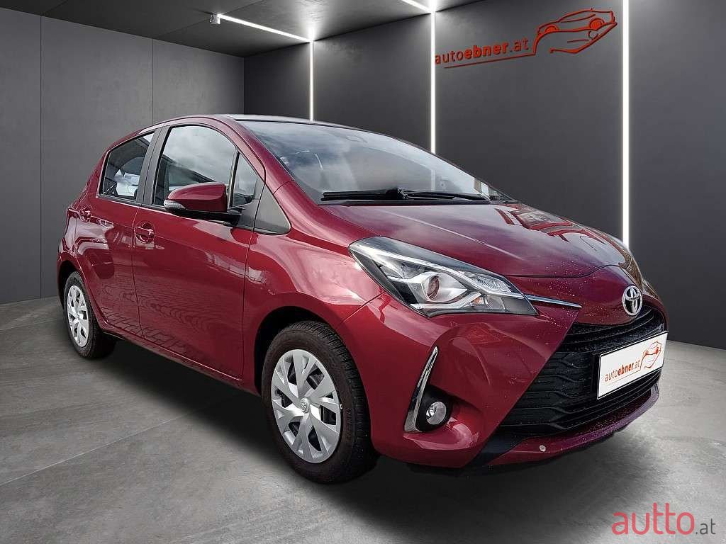 2017' Toyota Yaris photo #2