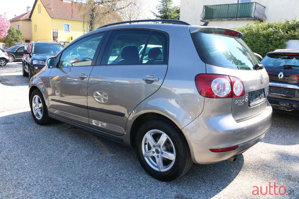 2012' Volkswagen Golf photo #4