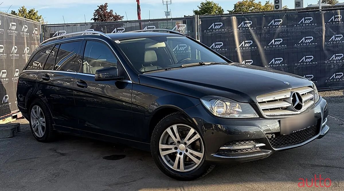 2012' Mercedes-Benz C-Klasse photo #3