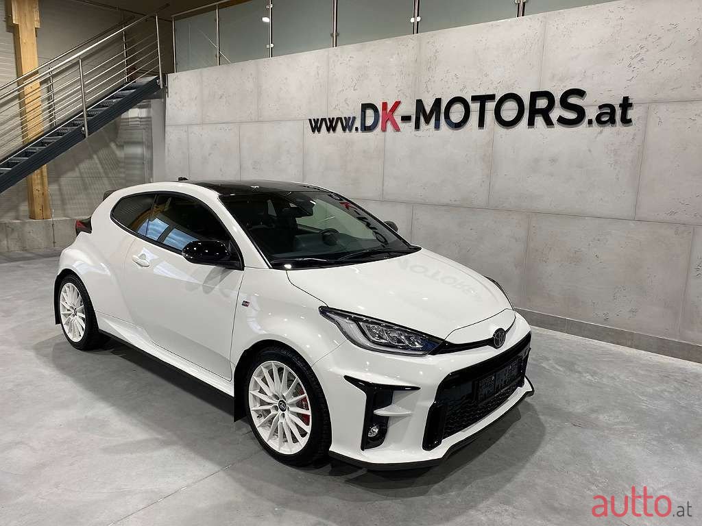 2021' Toyota Yaris photo #2
