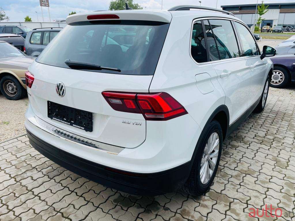 2017' Volkswagen Tiguan photo #4