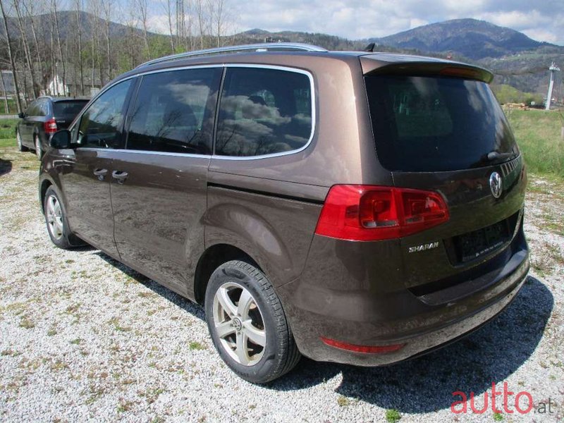 2012' Volkswagen Sharan photo #2