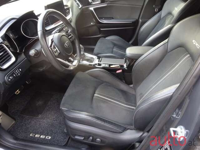 2019' Kia Proceed photo #6